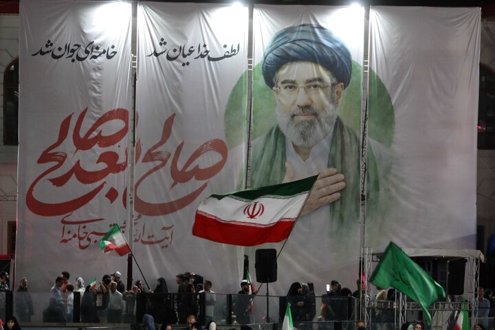 حضور حاجی بابایی در تجمع مردم رشت