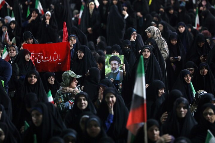 حضور حاجی بابایی در تجمع مردم رشت
