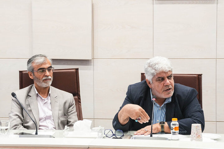 نشست کمیسیون کشاورزی مجلس با معاونان وزارتخانه‌ها در خصوص آرد و نان