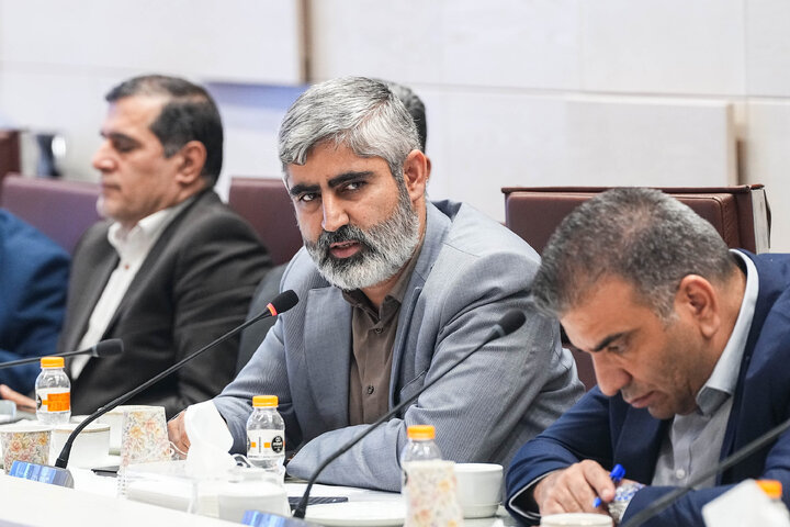 نشست کمیسیون کشاورزی مجلس با معاونان وزارتخانه‌ها در خصوص آرد و نان