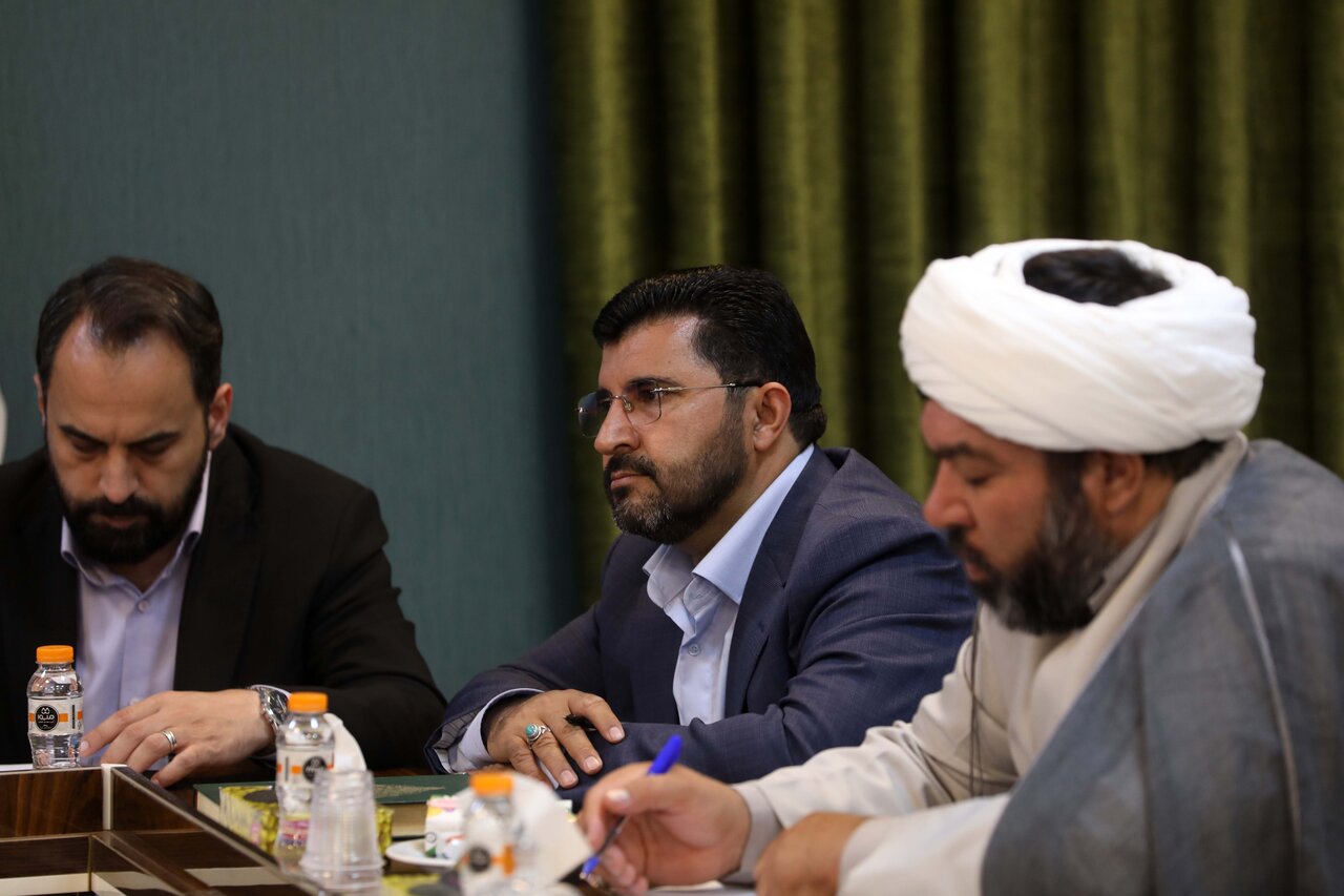 پایش هوشمند نوار مرزی و تسریع در اجرای طرحهای امنیتی امتداد مرز/ ضربالاجل برای ساماندهی واردات ملوانی و کولبری با اولویت معیشت مردم/ برای میزبانی میلیونی مهمانان داخلی و خارجی در مراسم تشییع «امام شهید» آماده ایم