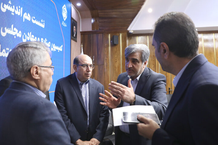 نشست کمیسیون صنایع و معادن مجلس شورای اسلامی با رییس و معاونین سازمان تامین اجتماعی