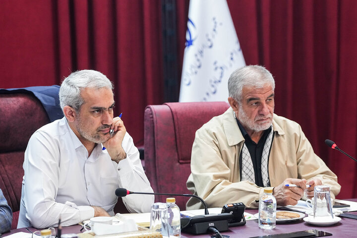 نشست کمیسیون شوراهای مجلس با وزیر اقتصاد