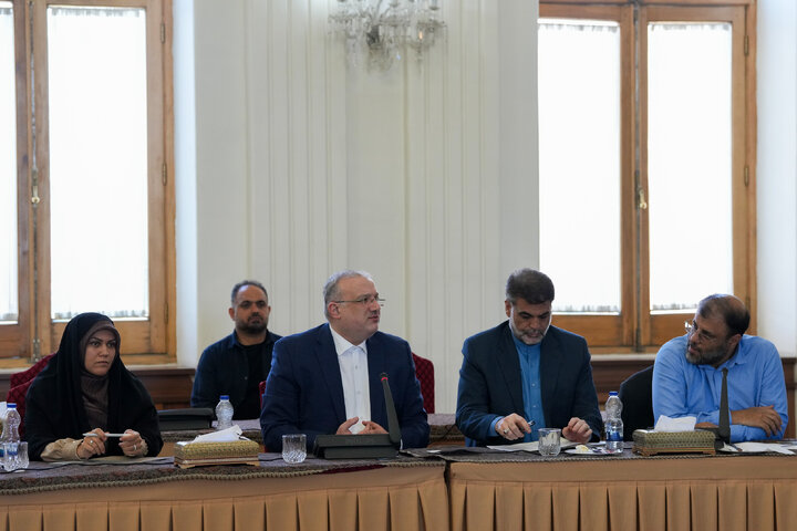 نشست کمیسیون اقتصادی مجلس با وزیر امور خارجه