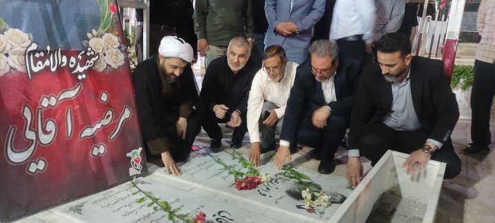 نایب رییس با حضور در گلزار شهدای محلات به مقام شامخ شهدا ادای احترام کرد