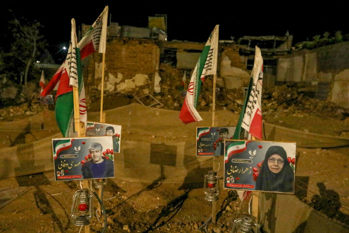 بازدید نایب رئیس مجلس شورای اسلامی از منزل مسکونی آسیب‌دیده در پی حمله موشکی به محلات