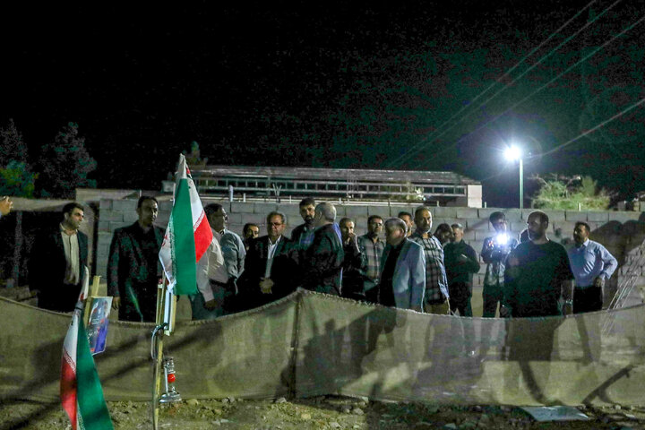 بازدید نایب رئیس مجلس شورای اسلامی از منزل مسکونی آسیب‌دیده در پی حمله موشکی به محلات