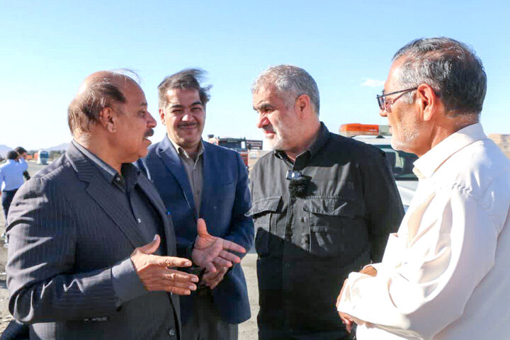 نایب رییس مجلس از پروژه خدمات رفاهی محور دلیجان–اصفهان بازدید کرد