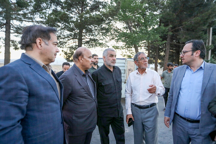 نایب رییس مجلس از پروژه خدمات رفاهی محور دلیجان–اصفهان بازدید کرد