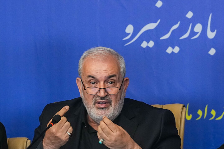نشست کمیسیون صنایع و معادن با وزیر نیرو