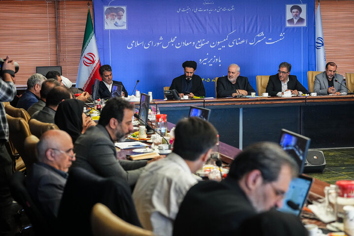 نشست کمیسیون صنایع و معادن با وزیر نیرو