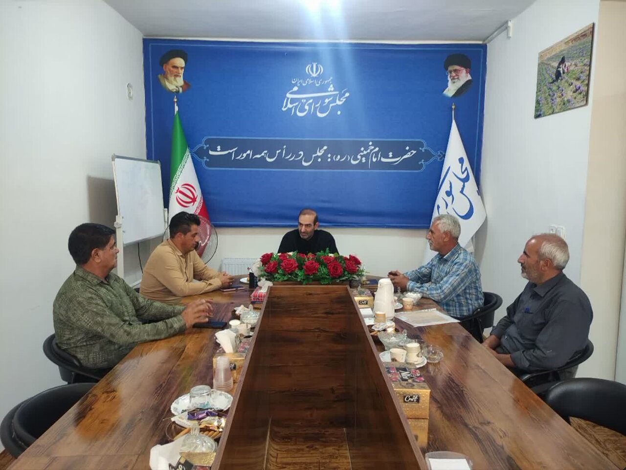 نشست ابوترابی با دهیاران روستاهای میرآباد و مهدی آباد/ مشکلات روستاها احصا و پیگیری شد