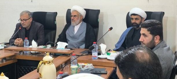 نشست مشترک احمد مرادی با مسئولان برای بررسی چالش‌های آموزشی ۵ روستای غرب بندرعباس/ تجلیل از کارآفرینان و کارفرمایان برتر هرمزگان