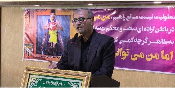 تجلیل احمد مرادی از قهرمانان ورزش جانبازان و معلولین هرمزگان/ حضور در اختتامیه مسابقات یادواره شهدای مدرسه شجریه طیبه میناب