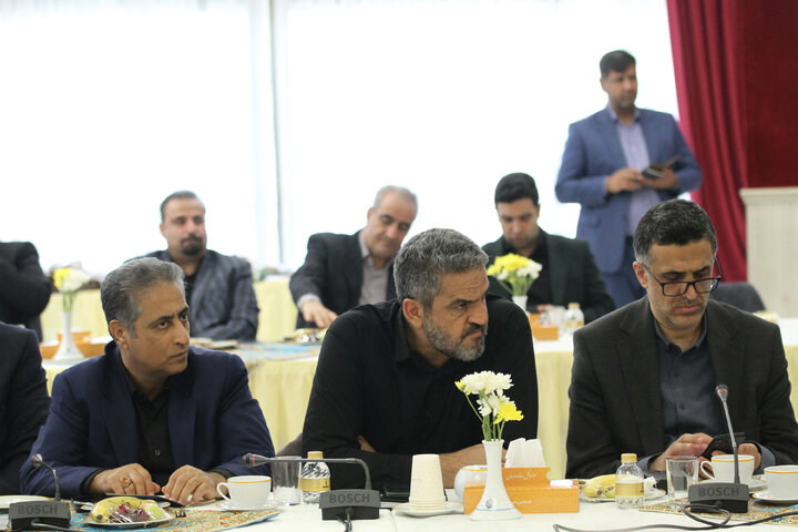 نشست مشترک کمیسیون اقتصادی مجلس با وزیر امور اقتصادی و مدیران عامل بانک ها