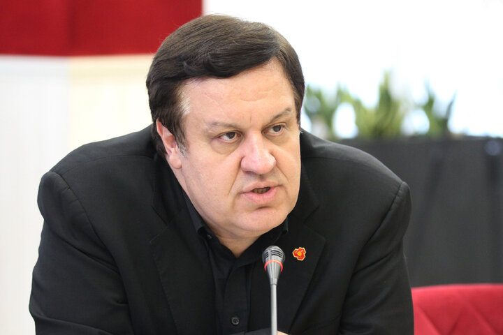 نشست مشترک کمیسیون اقتصادی مجلس با وزیر امور اقتصادی و مدیران عامل بانک ها