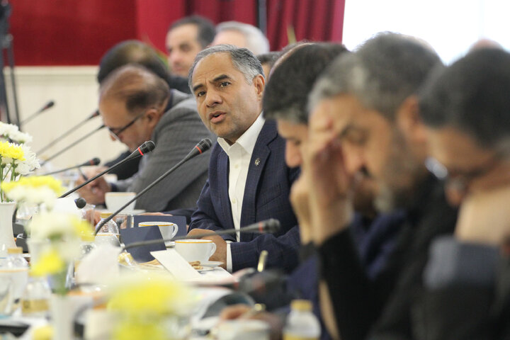 نشست مشترک کمیسیون اقتصادی مجلس با وزیر امور اقتصادی و مدیران عامل بانک ها
