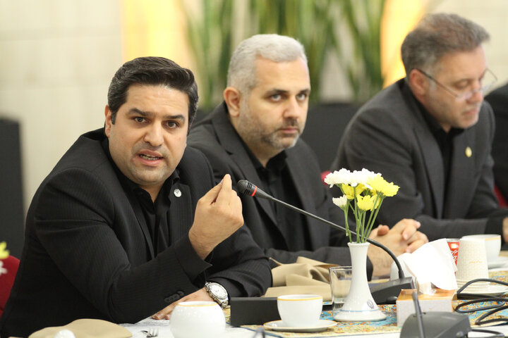 نشست مشترک کمیسیون اقتصادی مجلس با وزیر امور اقتصادی و مدیران عامل بانک ها
