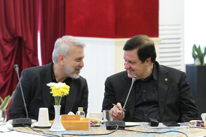 نشست مشترک کمیسیون اقتصادی مجلس با وزیر امور اقتصادی و مدیران عامل بانک ها