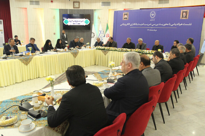 نشست مشترک کمیسیون اقتصادی مجلس با وزیر امور اقتصادی و مدیران عامل بانک ها