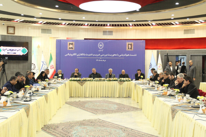 نشست کمیسیون اقتصادی مجلس با وزیر اقتصاد و مدیران عامل بانک ها
