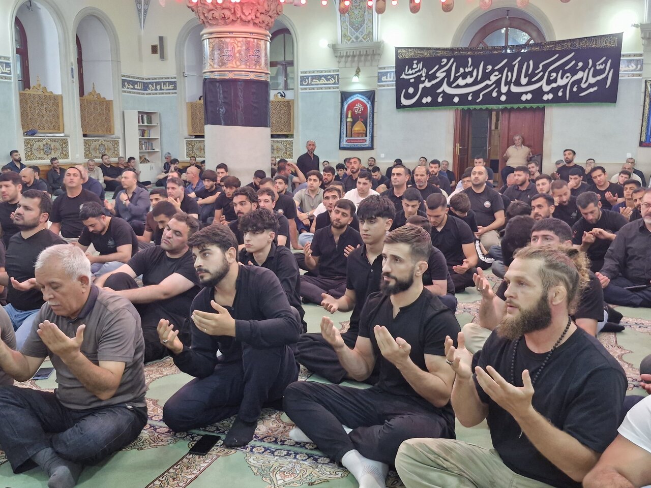 هیأت پارلمانی ایران در مراسم عزاداری سیدالشهداء(ع) مسجد جامع باکو شرکت کرد