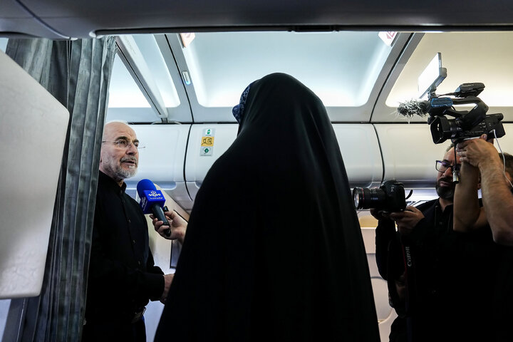 گفت‌وگوی دکتر قالیباف رئیس هیئت ایرانی «میناب ۱۶۸» با خبرنگاران در‌ هواپیما در بازگشت از سفر سوئیس