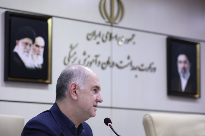 نشست کمیسیون امور داخلی کشور و شوراهای مجلس با وزیر بهداشت