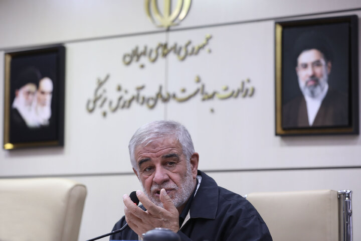 نشست کمیسیون امور داخلی کشور و شوراهای مجلس با وزیر بهداشت