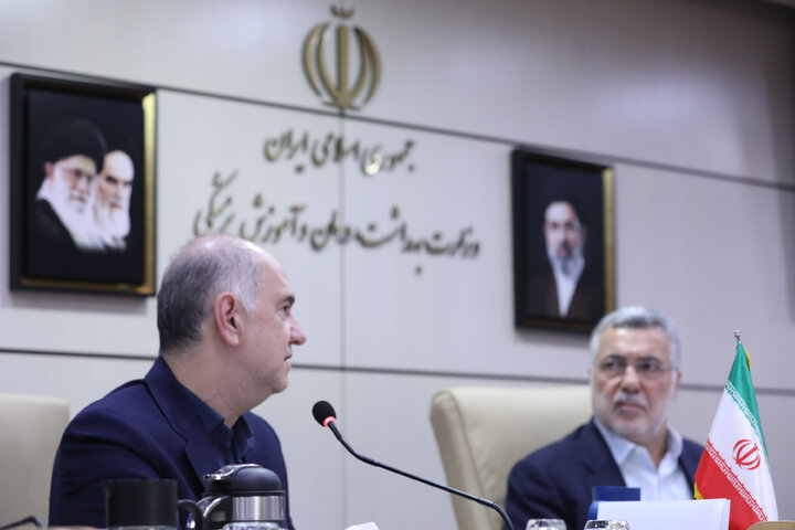 نشست کمیسیون امور داخلی کشور و شوراهای مجلس با وزیر بهداشت