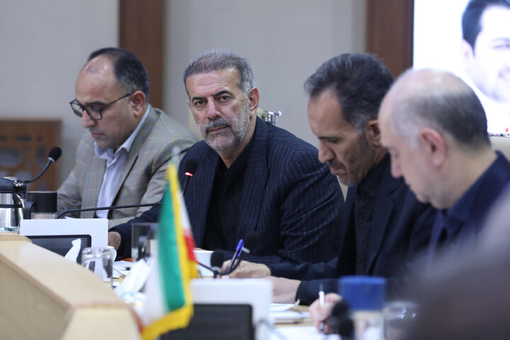 نشست کمیسیون امور داخلی کشور و شوراهای مجلس با وزیر بهداشت