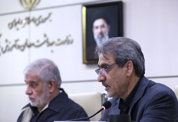 نشست کمیسیون امور داخلی کشور و شوراهای مجلس با وزیر بهداشت