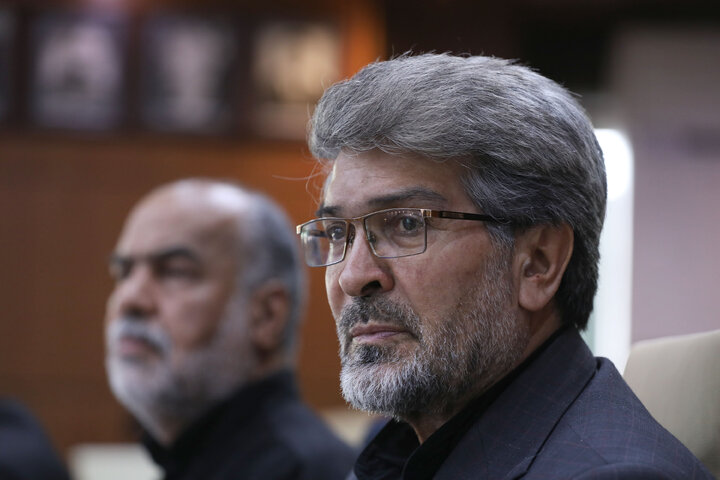 نشست کمیسیون امور داخلی کشور و شوراهای مجلس با وزیر بهداشت