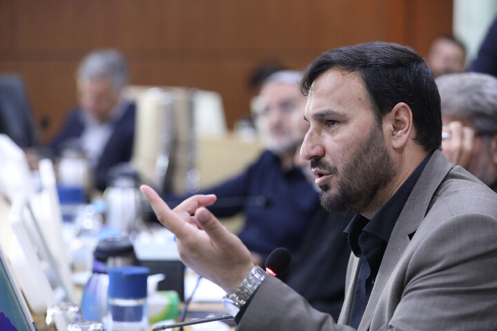 نشست کمیسیون امور داخلی کشور و شوراهای مجلس با وزیر بهداشت