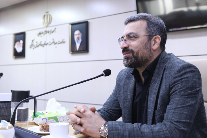 نشست کمیسیون امور داخلی کشور و شوراهای مجلس با وزیر بهداشت