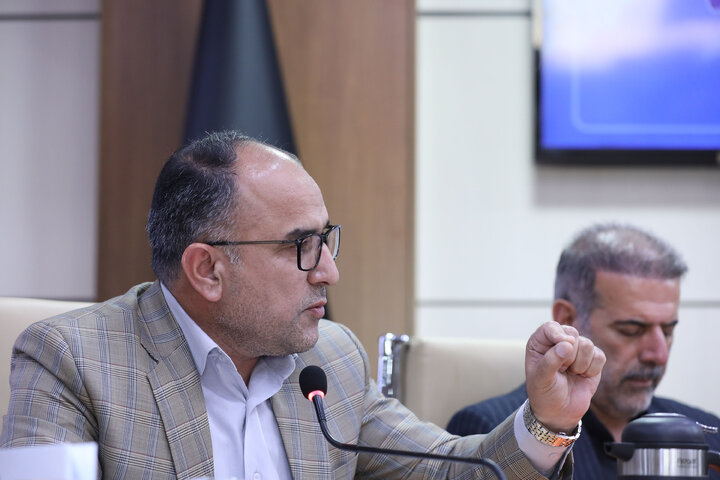 نشست کمیسیون امور داخلی کشور و شوراهای مجلس با وزیر بهداشت