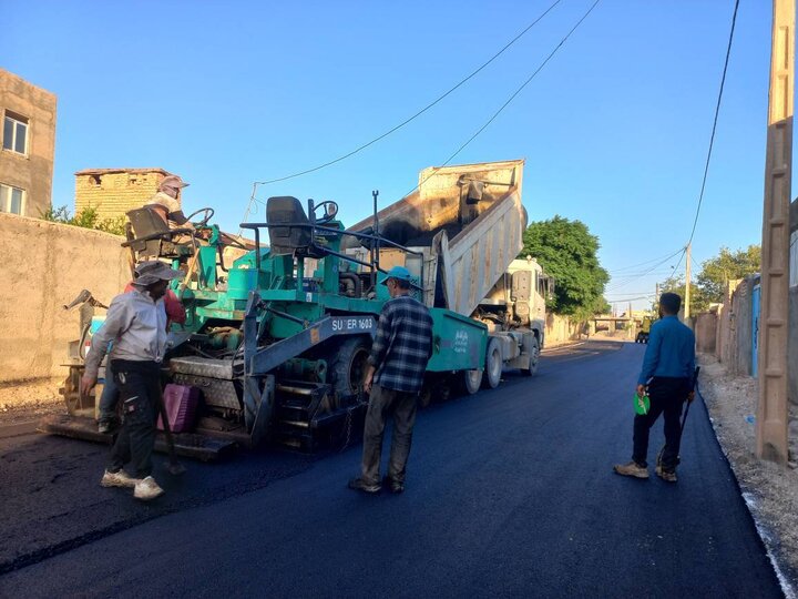 قوامی پیگیر توسعه زیرساخت‌های روستایی؛ معابر روستای اتیمز آسفالت شد