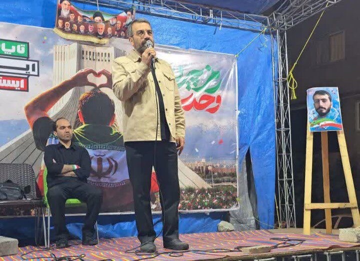 مواضع ما هرگز نباید از پیامهای محکم و صریح رهبری خارج شود