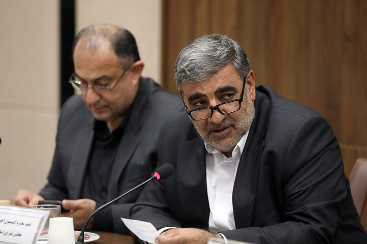 نشست کمیسیون اجتماعی با رئیس کمیته امداد امام خمینی(ره)