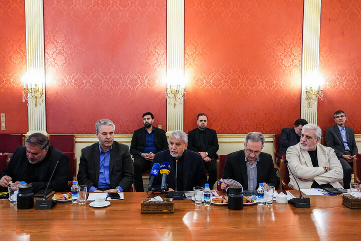 نشست اعضای کمیسیون شوراهای مجلس با وزیر میراث فرهنگی و گردشگری