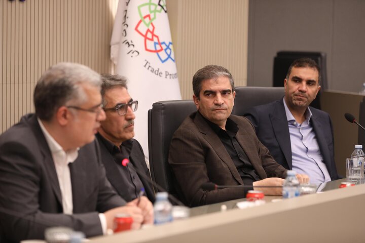 نشست کمیسیون صنایع و معادن با رئیس سازمان توسعه تجارت ایران