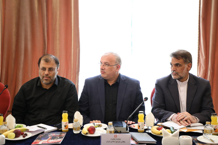 نشست مشترک کمیسیون اقتصادی مجلس با وزیر امور اقتصادی و مدیران عامل بانک ها