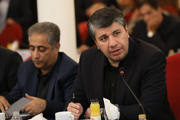 نشست مشترک کمیسیون اقتصادی مجلس با وزیر امور اقتصادی و مدیران عامل بانک ها