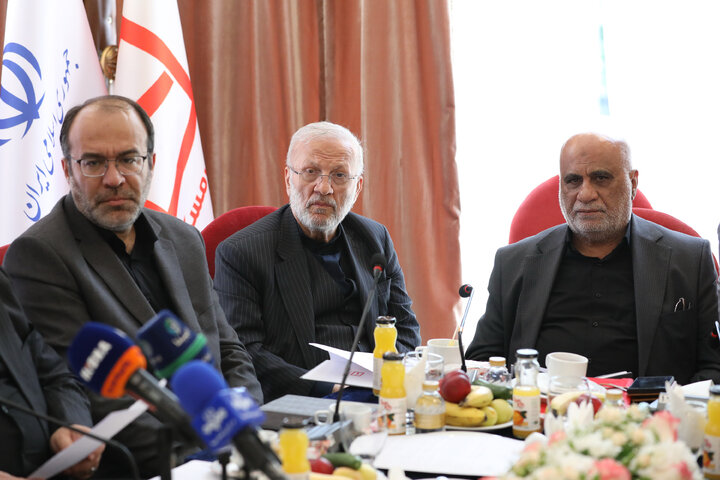 نشست مشترک کمیسیون اقتصادی مجلس با وزیر امور اقتصادی و مدیران عامل بانک ها