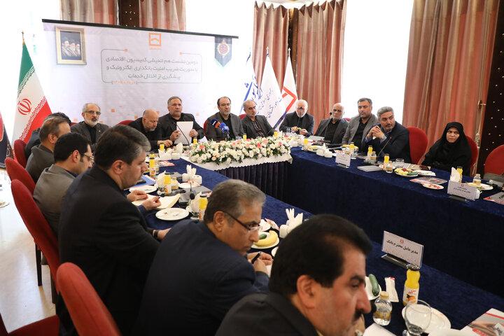 نشست مشترک کمیسیون اقتصادی مجلس با وزیر امور اقتصادی و مدیران عامل بانک ها