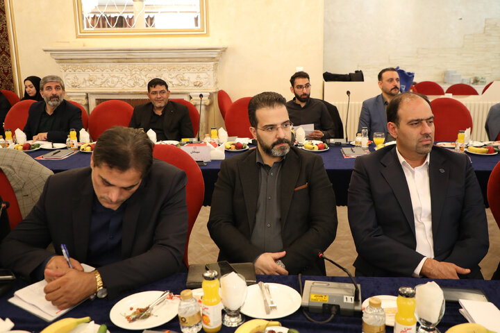 نشست مشترک کمیسیون اقتصادی مجلس با وزیر امور اقتصادی و مدیران عامل بانک ها