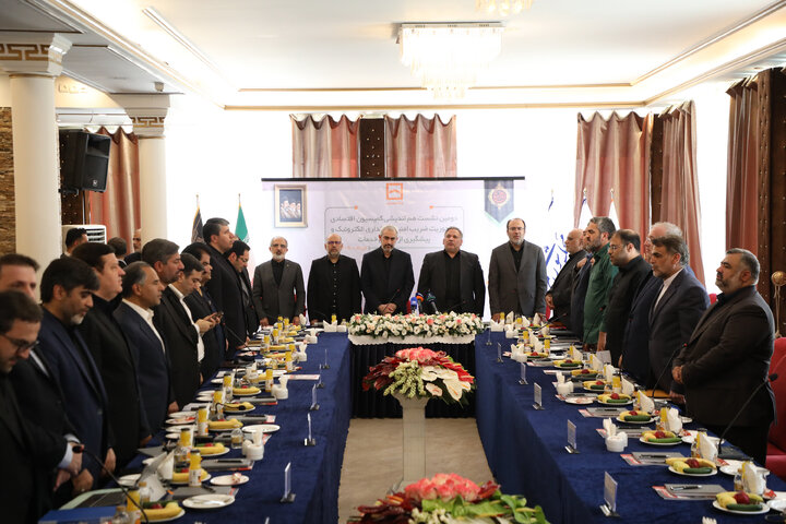 نشست مشترک کمیسیون اقتصادی مجلس با وزیر امور اقتصادی و مدیران عامل بانک ها