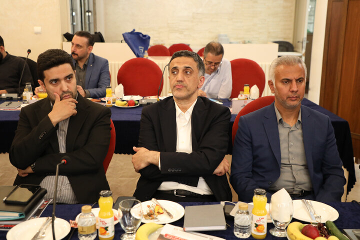 نشست مشترک کمیسیون اقتصادی مجلس با وزیر امور اقتصادی و مدیران عامل بانک ها
