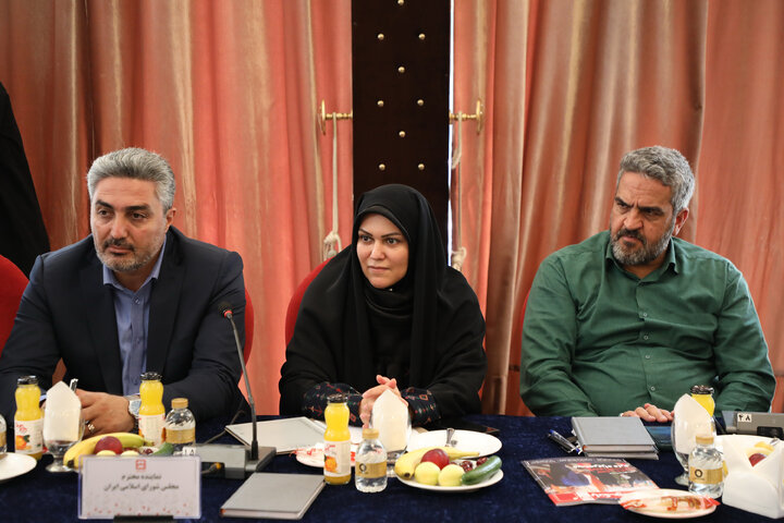 نشست مشترک کمیسیون اقتصادی مجلس با وزیر امور اقتصادی و مدیران عامل بانک ها