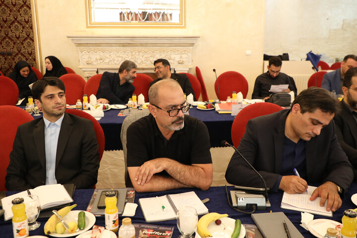 نشست مشترک کمیسیون اقتصادی مجلس با وزیر امور اقتصادی و مدیران عامل بانک ها